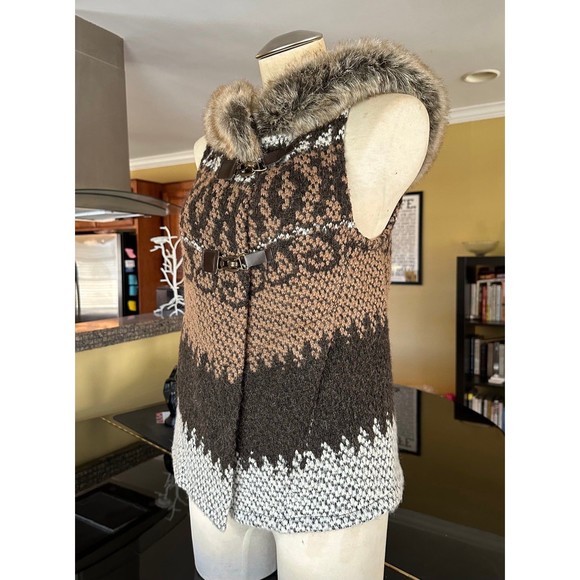 RARE Vtg ZARA Nordic Hooded Fur Trim Asymmetrical Toggle Buckle Sweater Vest S - Picture 3 of 12